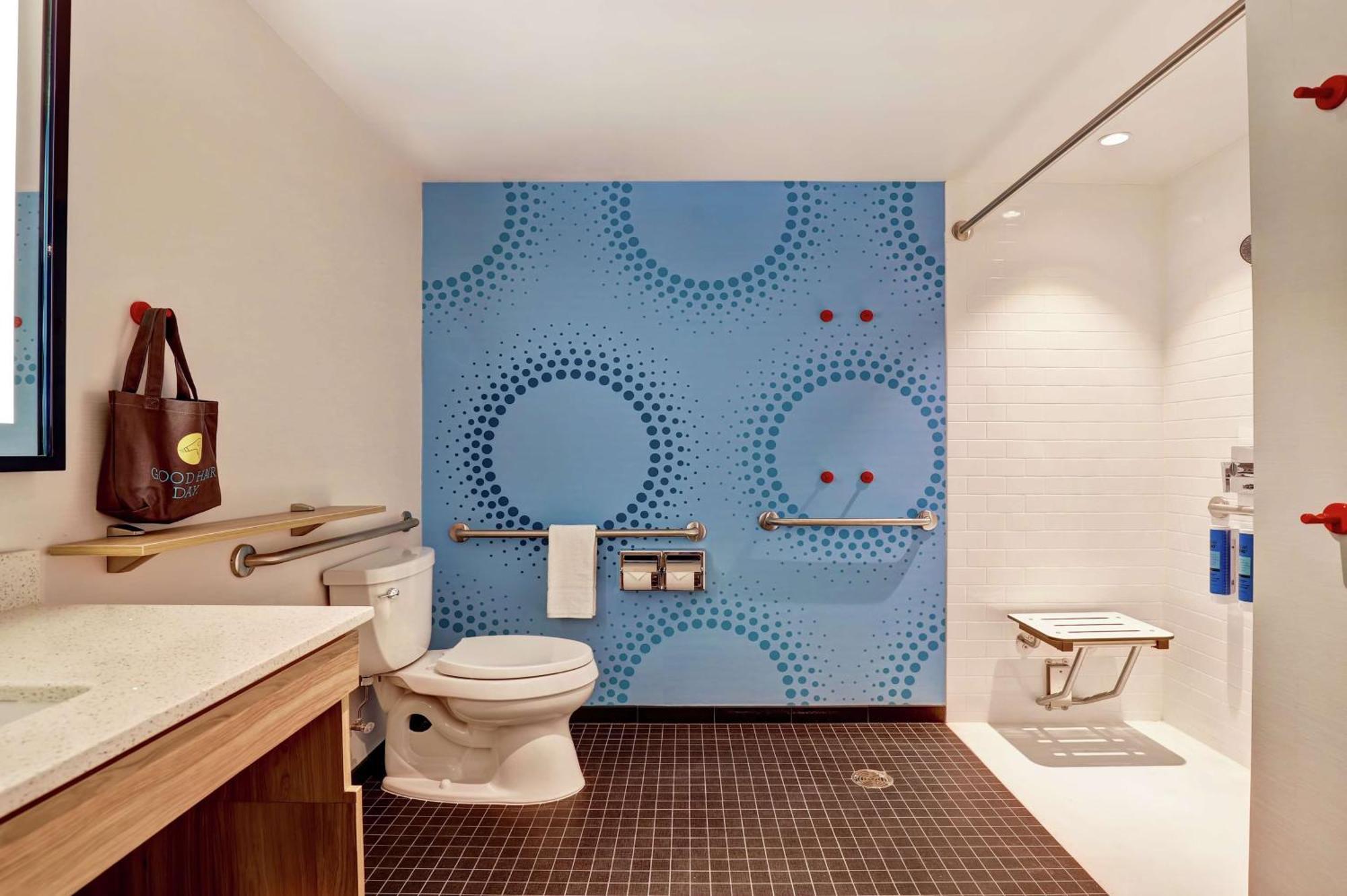 Hotel Tru By Hilton Windermere Edmonton